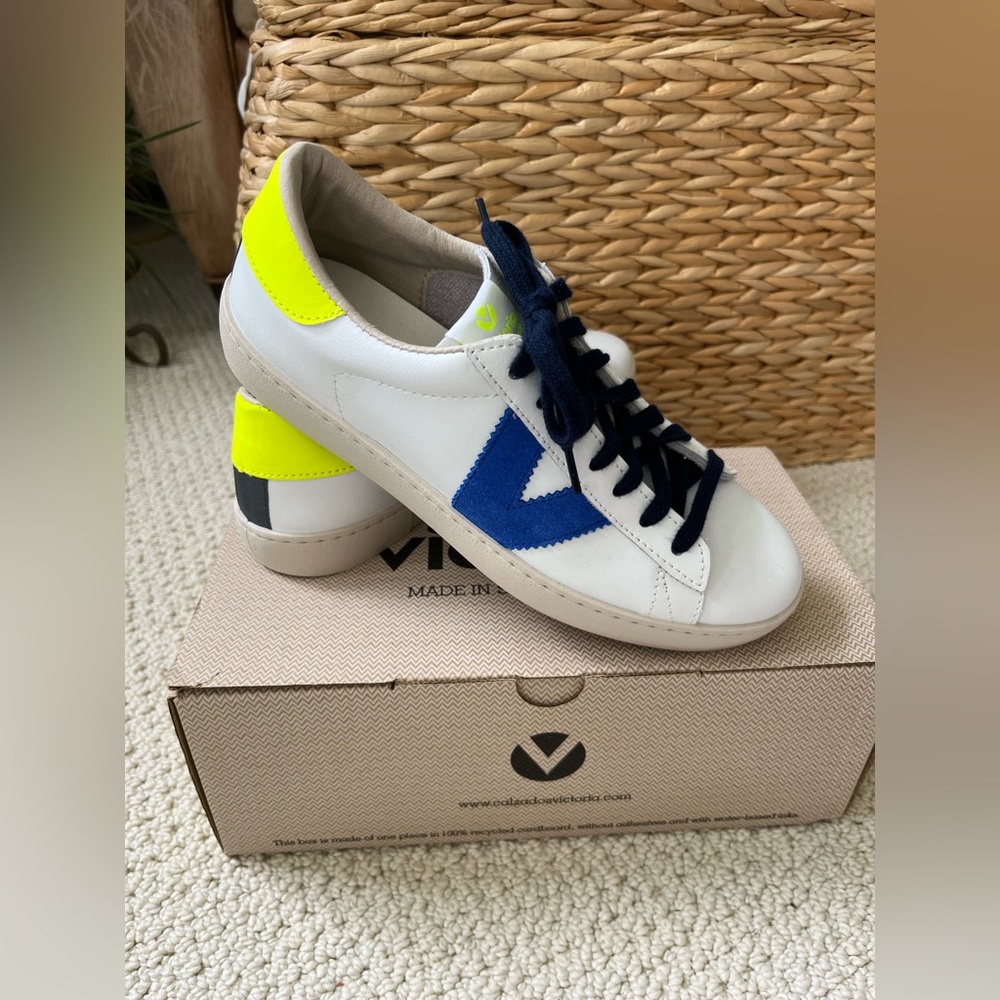 NWT. Victoria super cute leather shoes. Size 38/8